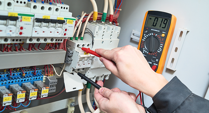electrician_testing_with_meter